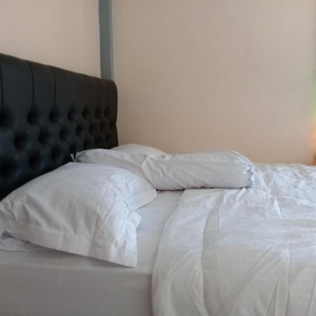 Yusilver Guest House Labuan Bajo Exterior photo