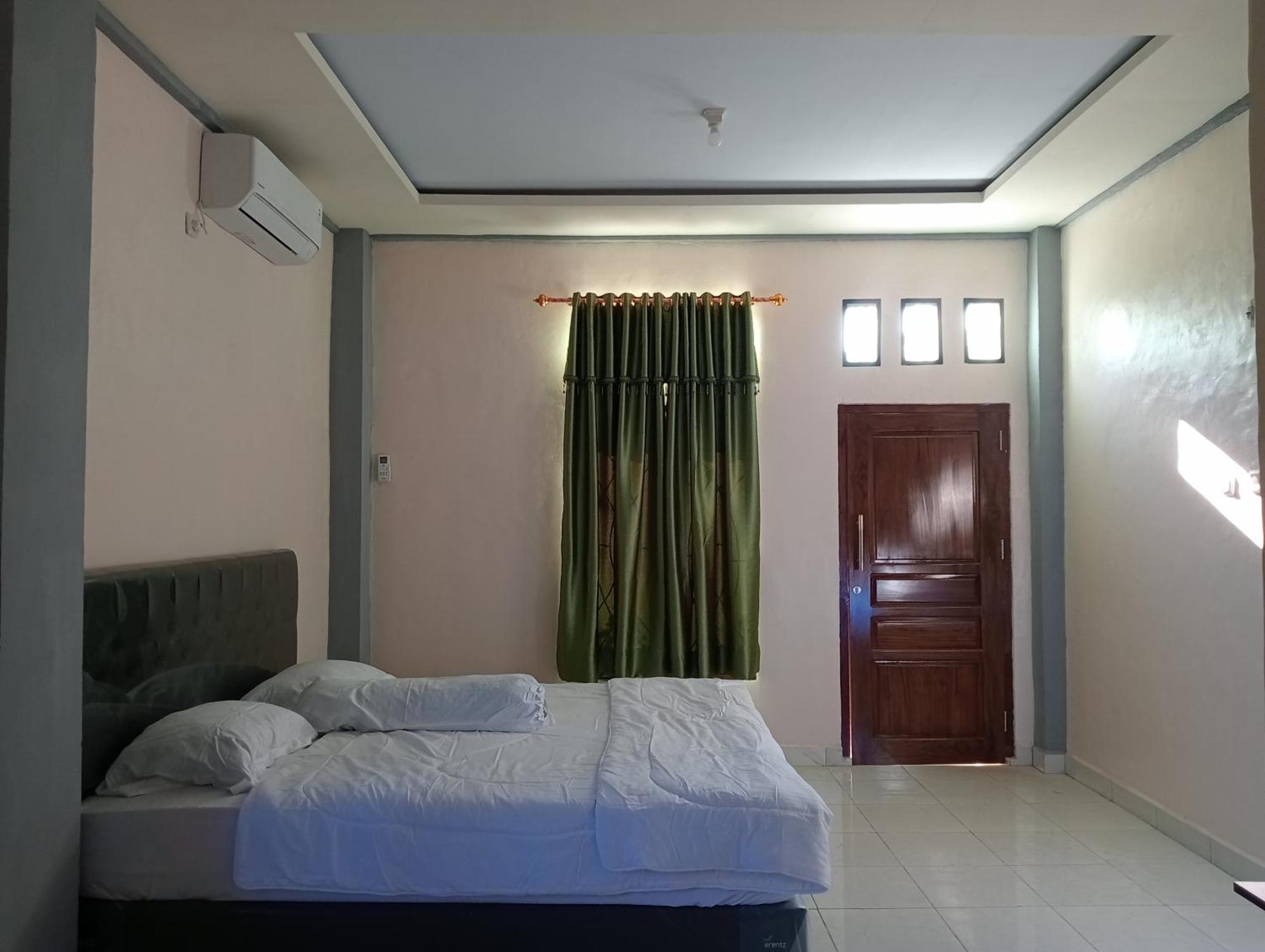 Yusilver Guest House Labuan Bajo Exterior photo