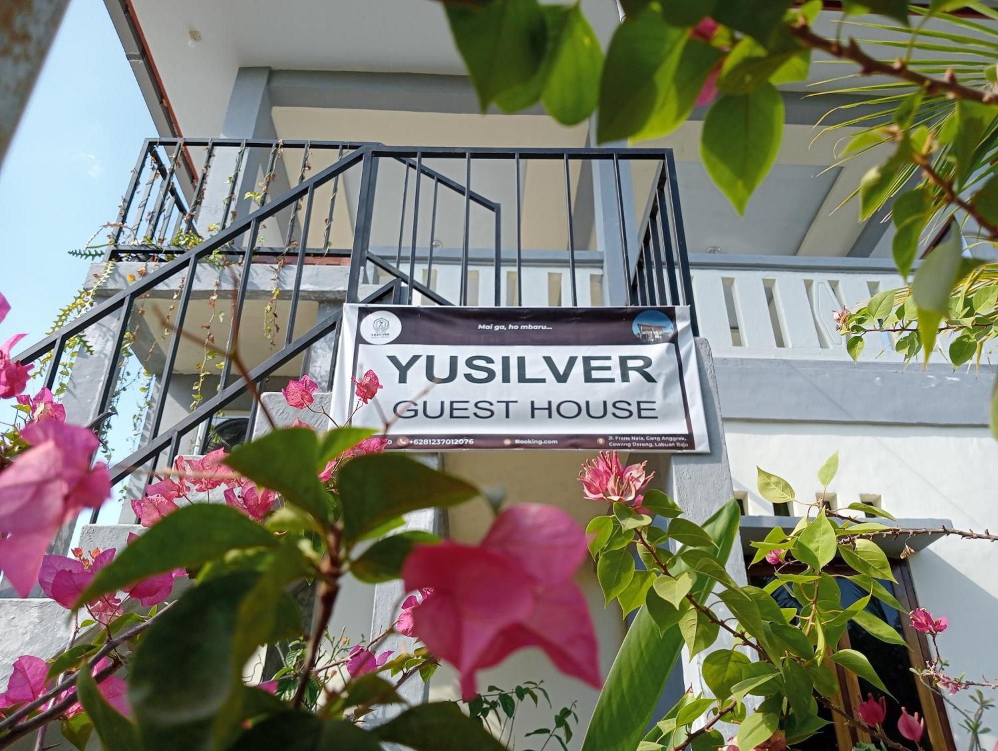 Yusilver Guest House Labuan Bajo Exterior photo