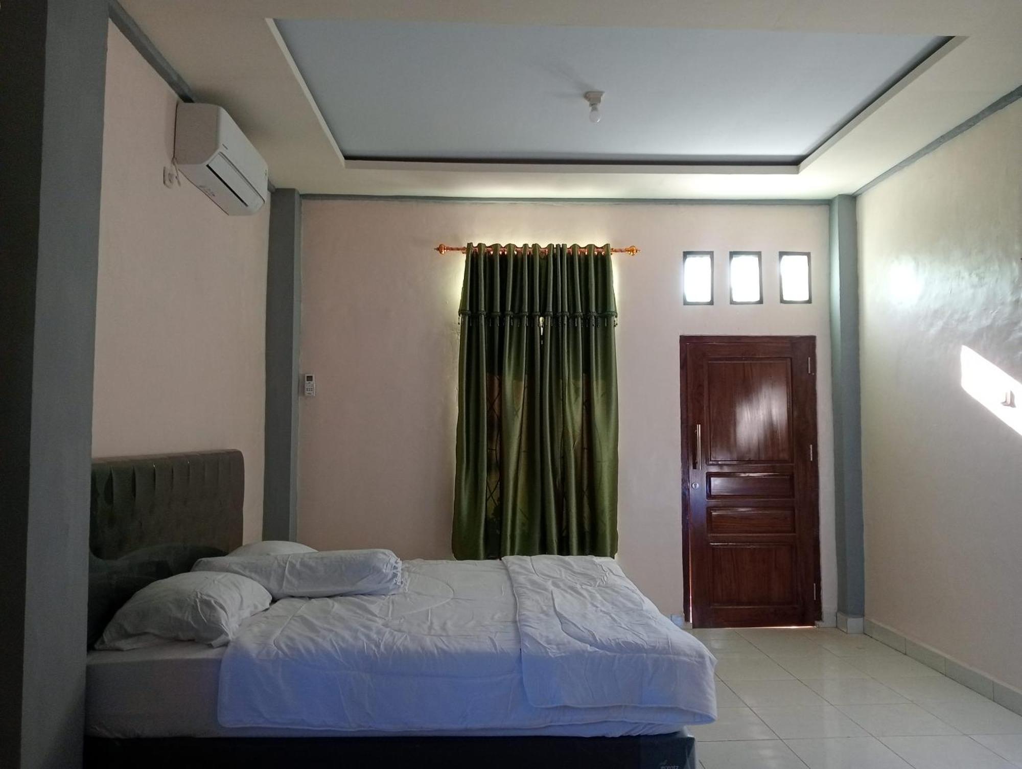 Yusilver Guest House Labuan Bajo Exterior photo