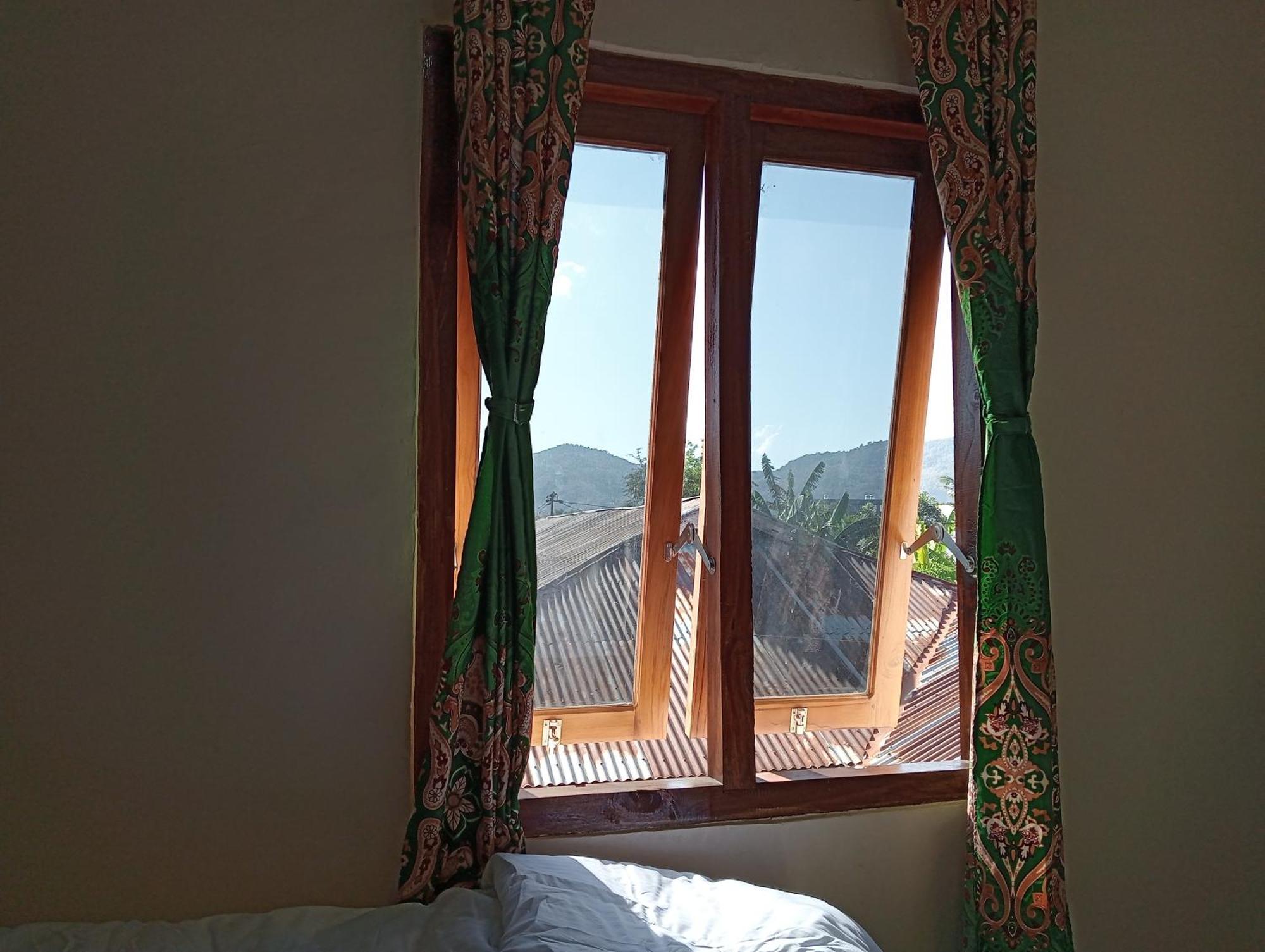 Yusilver Guest House Labuan Bajo Exterior photo