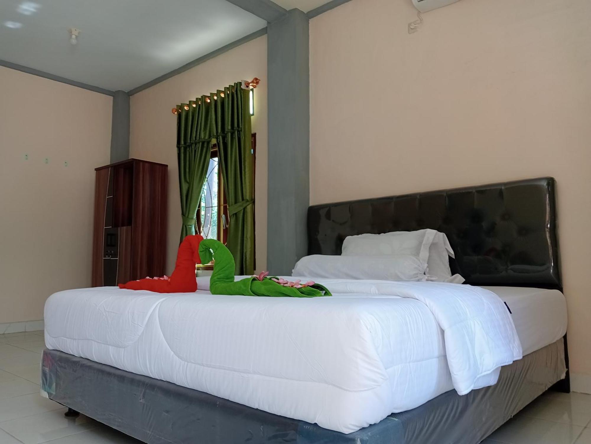 Yusilver Guest House Labuan Bajo Exterior photo